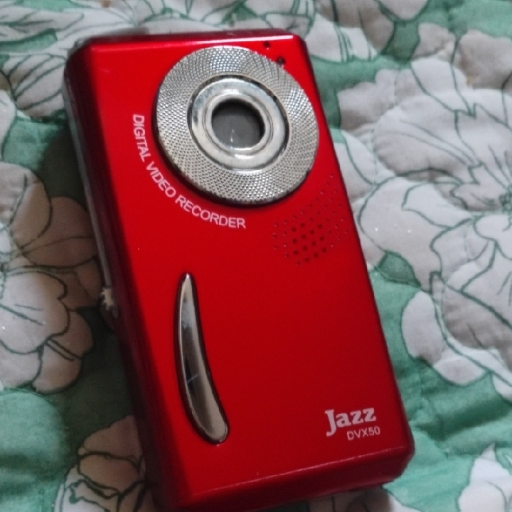 Digital Zoom 1.5 Color Camera.